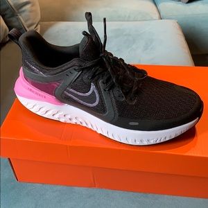 Nike Legend React 2 Women Size 9